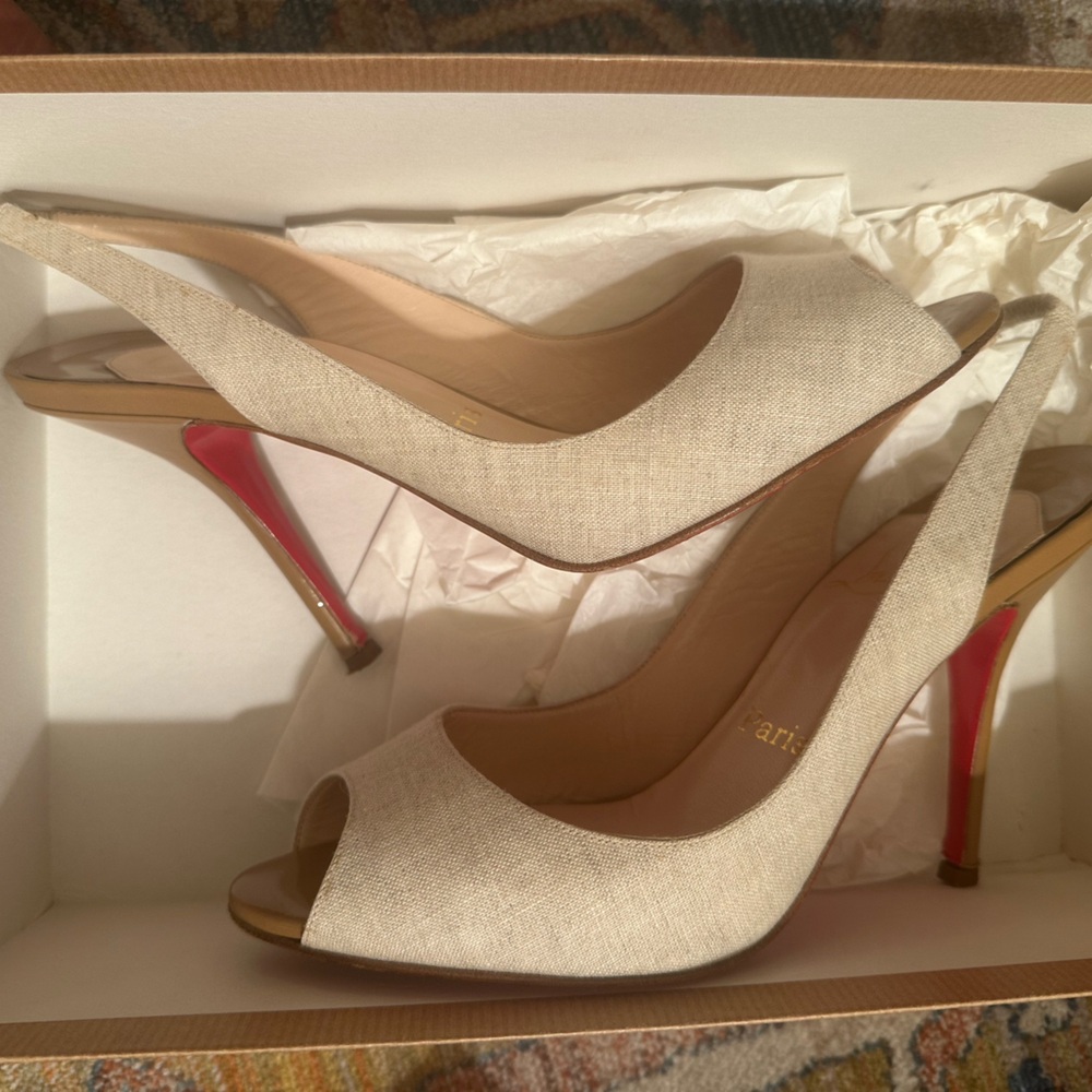 Christian Louboutin Yoyo Sling Crelino/Nude Patent Pump sz 38.5